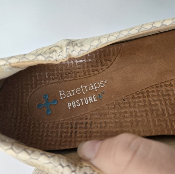 BARETRAPS POSTURE Women's Cream Ballet Flats - Picture 6 of 10